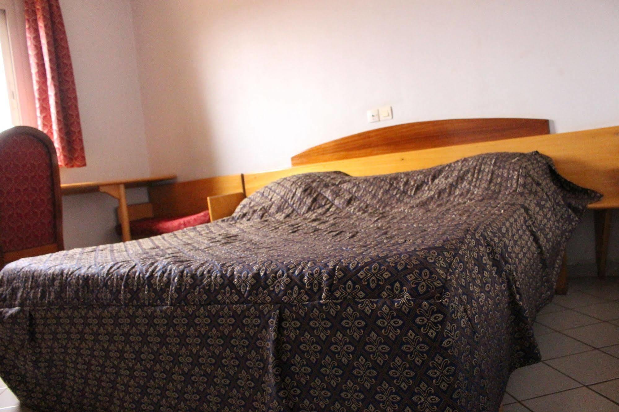 Hotel Altitel Bafoussam Экстерьер фото